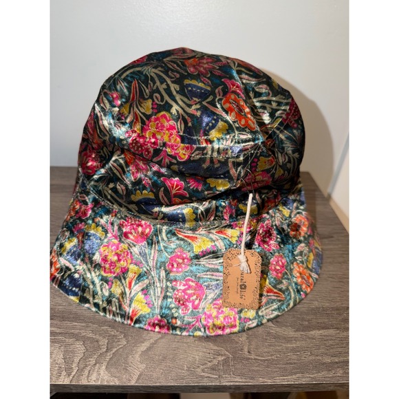 NATURAL LIFE Accessories - Natural Life Womens Velvety Sherpa Lined Multicolor Floral Bucket Hat NWT